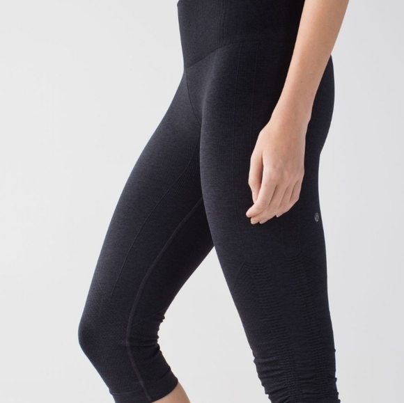 Lululemon In The Flow Crop II in Deep Coal - Picture 5 of 12